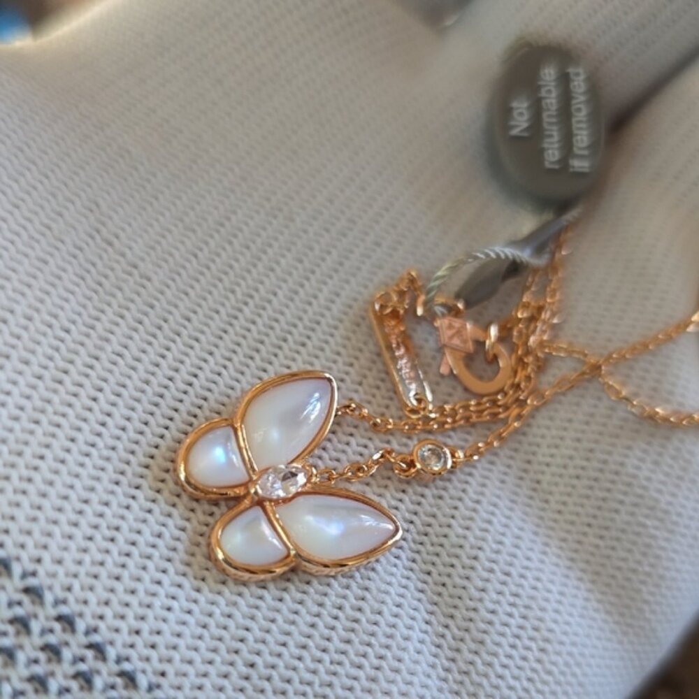 Van Cleef & Arpels Gold color chain and White Butterfly Necklace.   ..... - Picture 6 of 9